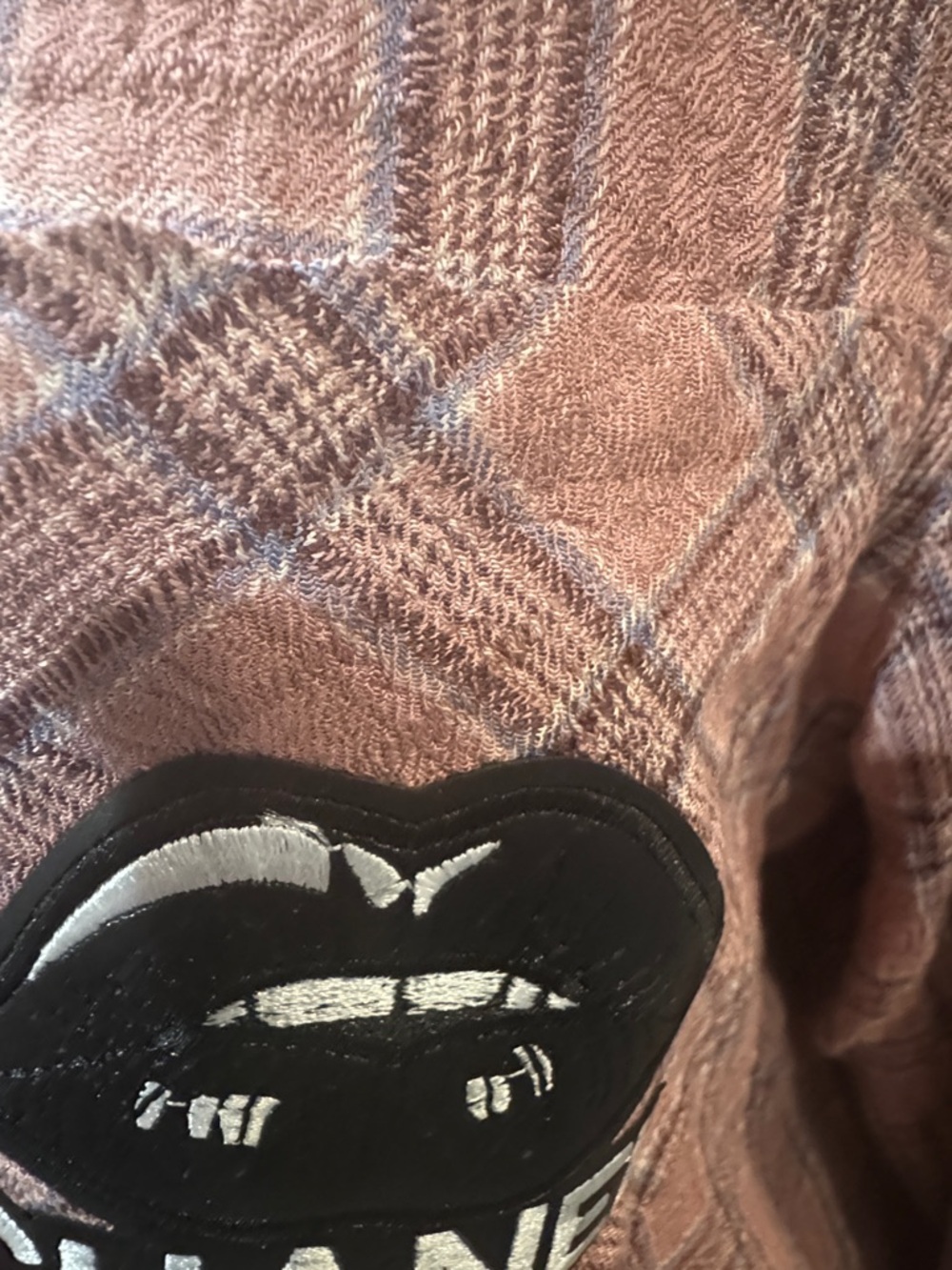 Leopard Print Stiletto Graphic shirt in Mauve and Brown - Picture 3 of 4